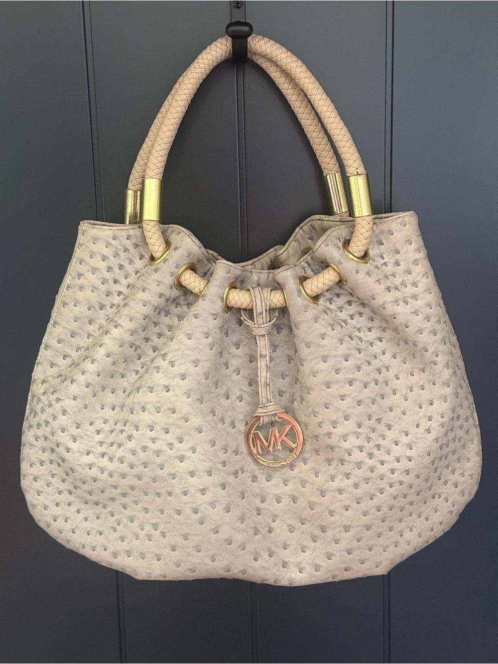 🪺Michael Kors Marina Large Tote in Light Gray Ostrich Texture EUC - 13 x 17